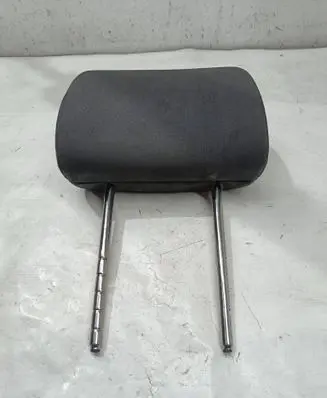 Volkswagen Golf V Front seat headrest