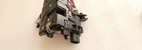 Audi A4 S4 B6 8E 8H Rear door lock 8E0839015C