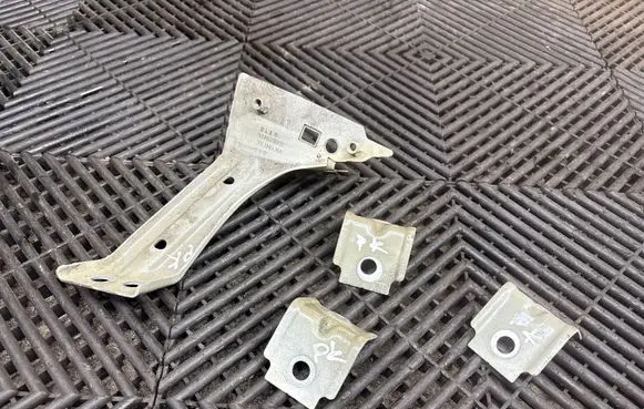 Volkswagen PASSAT B8 Fender mounting bracket 3G0821141A 0118