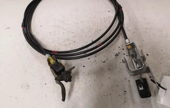 Mazda 5 Fuel cap release pull handle 