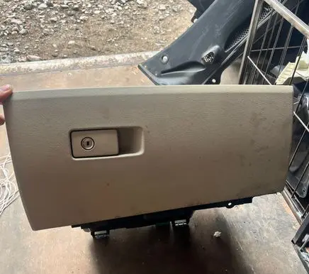 Volvo V70 Glove box 39891976