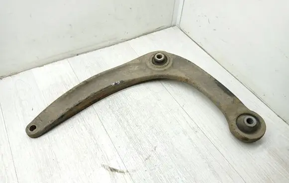 Peugeot 308 Front lower control arm/wishbone 833547