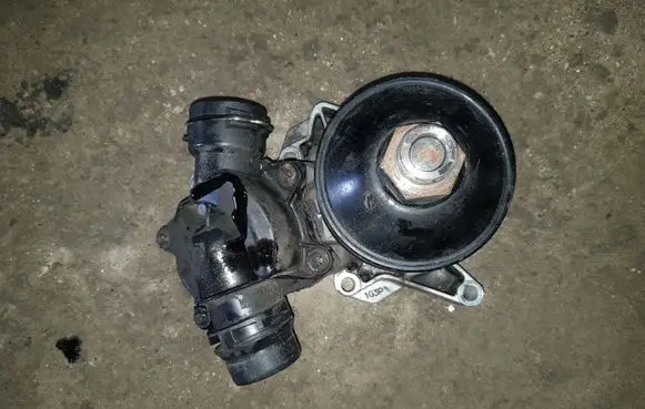 BMW 5 E39 Water pump 11517786192