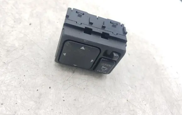 Nissan X-Trail T30 Wing mirror switch 041108