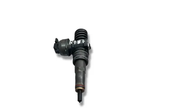 Volkswagen Golf V Fuel injector 038130073AG