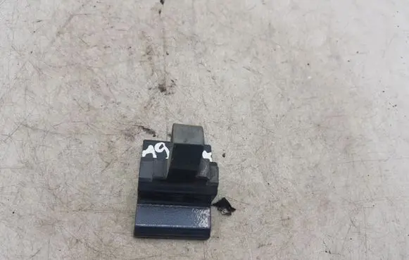 BMW 5 E60 E61 Front door lower hinge 7068087
