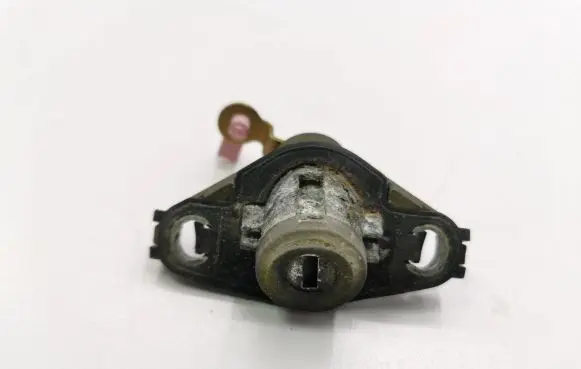 Toyota Corolla E120 E130 Tailgate exterior lock N0501341