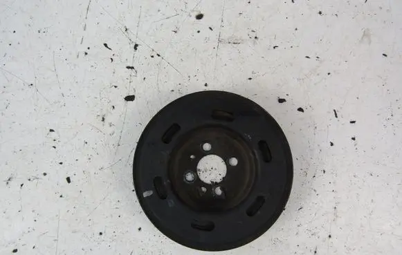 Volkswagen Golf IV Crankshaft pulley 06A105243E