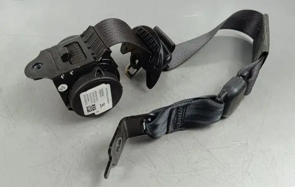Dodge Durango Third row seat belt 