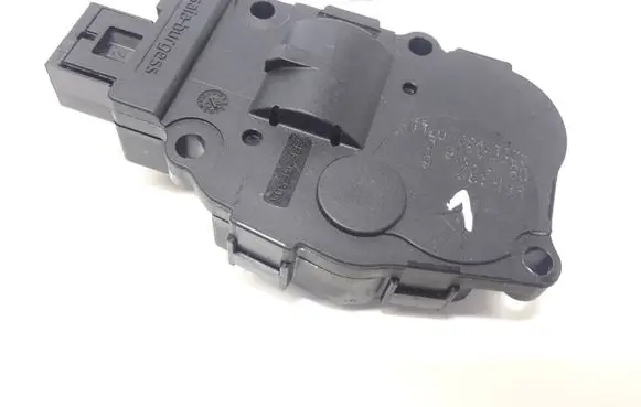 BMW 1 E81 E87 Air flap motor/actuator CZ113930
