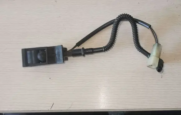 Volkswagen Touareg I Windshield washer spray nozzle 
