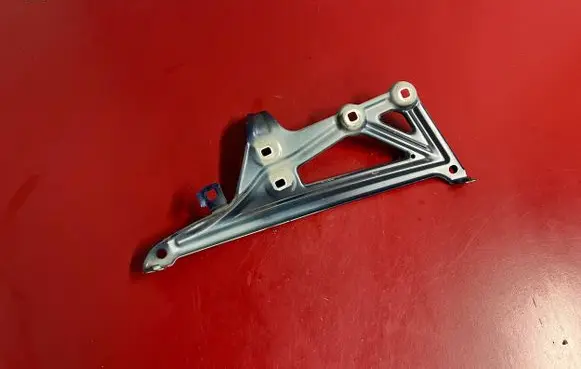 BMW X1 F48 F49 Fender mounting bracket 7329447