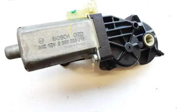Mercedes-Benz E W211 Seat adjustment motor 0390203213 82064808-4