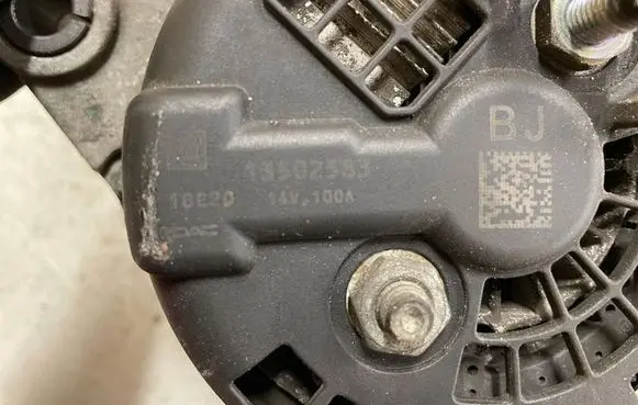 Opel Insignia A Generator/alternator 13502583 10E20