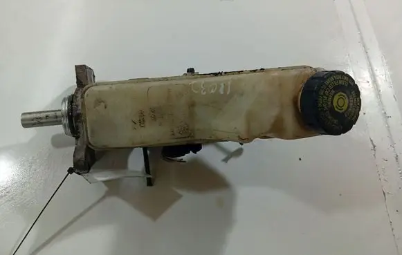 Toyota Corolla E120 E130 Brake fluid reservoir 