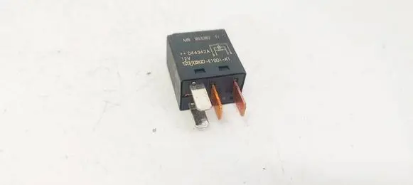 Mitsubishi Colt Other relay MB953382 V23075