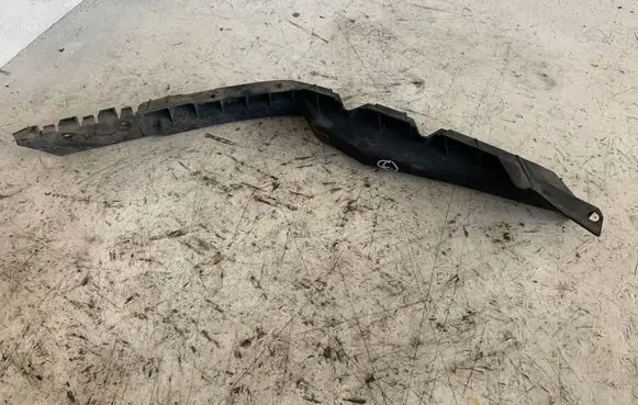 Skoda Octavia Mk2 (1Z) Front bumper mounting bracket