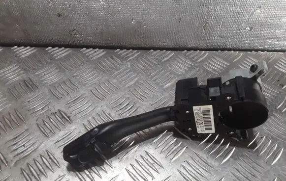 Volkswagen PASSAT B5.5 Indicator stalk 1J0953513A