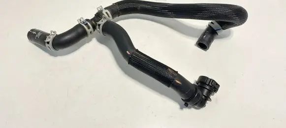 Engine coolant pipe/hose