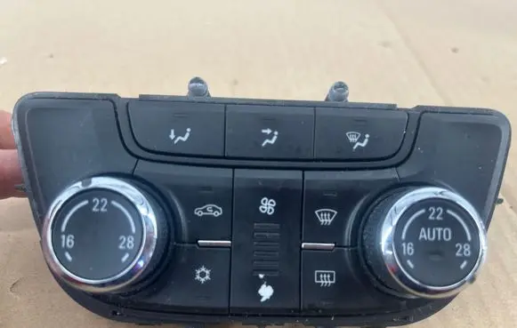 Opel Mokka Climate control unit 13429880 A2C95560600