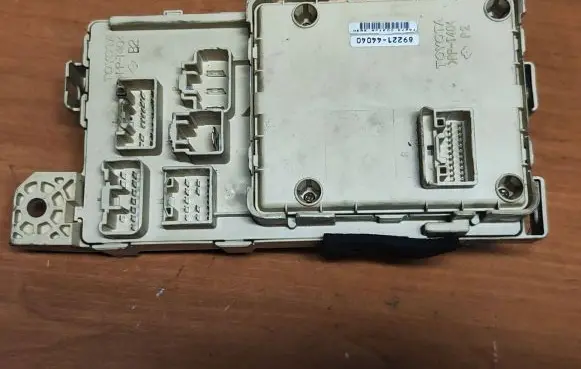 Toyota Avensis Verso Fuse module 8922144040