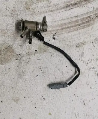 Mercedes-Benz A W177 Fuel injector 208995377R