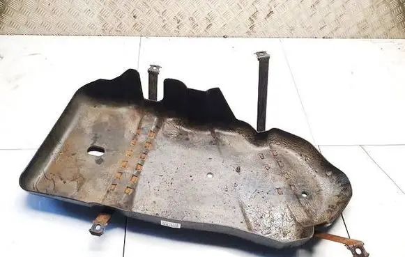Volkswagen Touareg I Fuel tank mounting bracket 