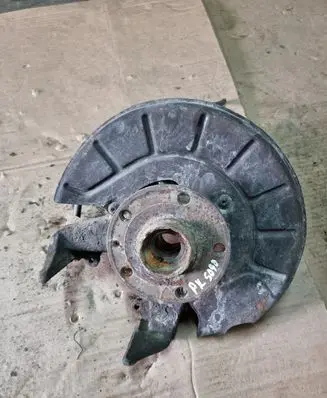 Skoda Yeti (5L) Front wheel hub NOCODE