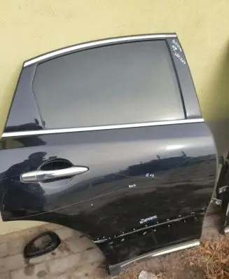 Infiniti FX Rear door