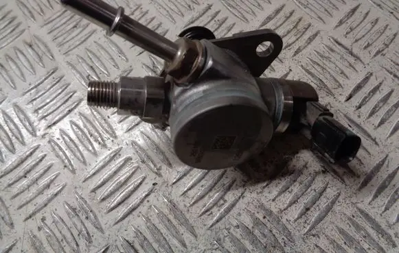 Opel Corsa E Fuel injection high pressure pump 12635709