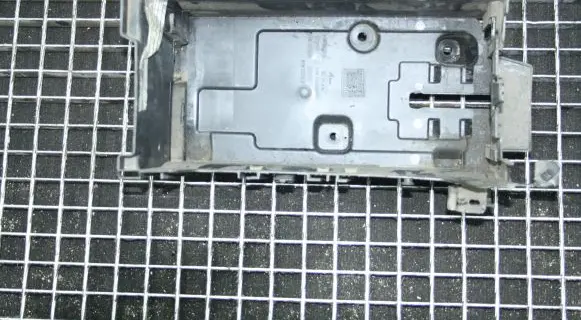 Opel Insignia A Battery box tray 13448185
