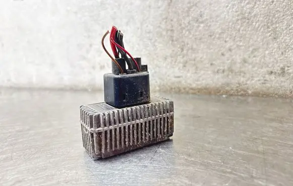 Opel Astra G Glow plug pre-heat relay 51299008