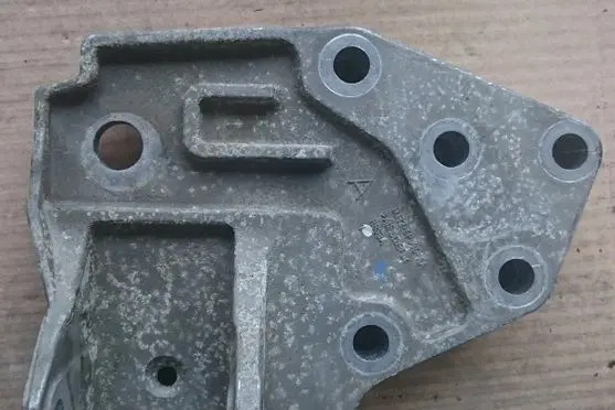 Land Rover Range Rover Evoque L538 Engine mounting bracket BJ326P096AA