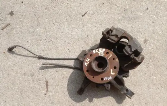 Renault Laguna III Front wheel hub spindle knuckle