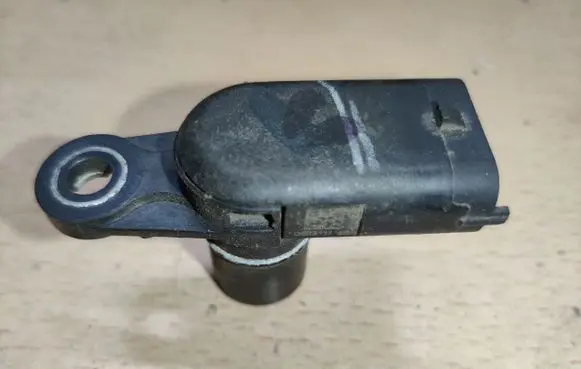 Cadillac SRX Camshaft position sensor 12615371