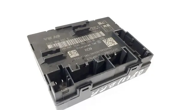 Volkswagen PASSAT B8 Door control unit/module 5Q0959593B