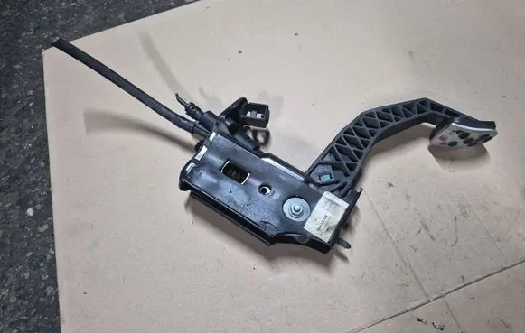 Audi A2 Clutch pedal 8Z1721059D