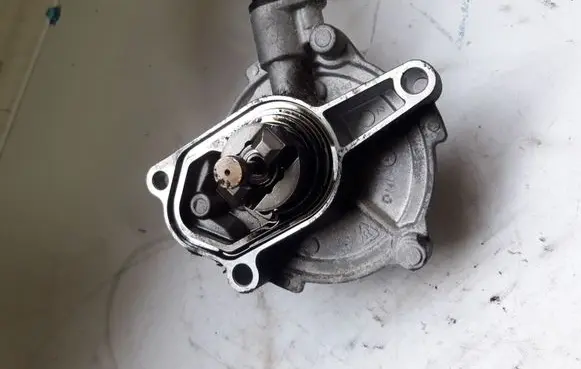 Hyundai i30 Vacuum pump