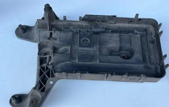 Volkswagen PASSAT B6 Battery tray 1K0915333B