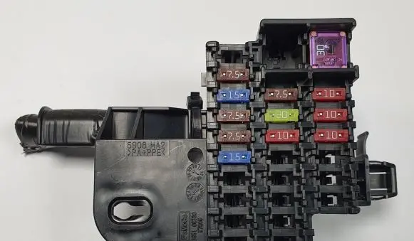 Mazda 2 Fuse box set D65166730
