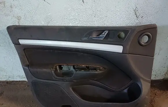 Skoda Octavia Mk2 (1Z) Front door card panel trim 