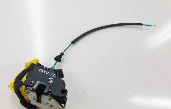 KIA Pro Cee'd II Front door lock 81310A2800