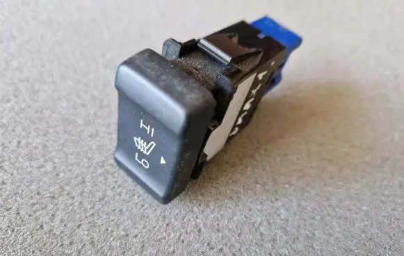 Isuzu D-Max Seat heating switch