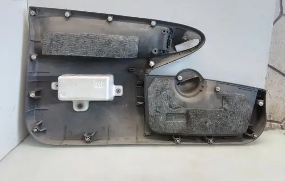 Peugeot 107 Front door card panel trim