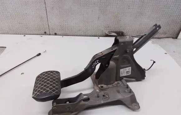 Volkswagen Transporter - Caravelle T5 Brake pedal 7E2723057