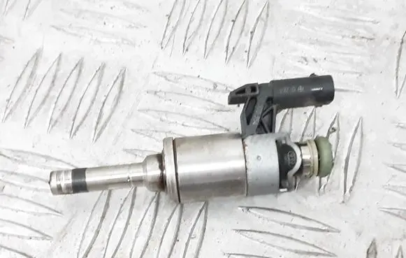 Audi Q3 8U Fuel injector 04E906036Q