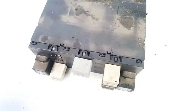 Volkswagen Golf V Fuse box set 3c0937049d s1002