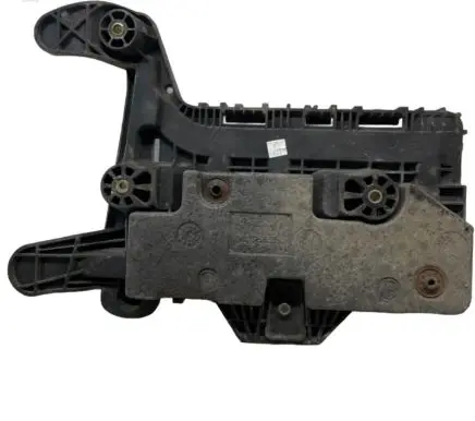Volkswagen PASSAT B7 Battery tray 1K0915325A