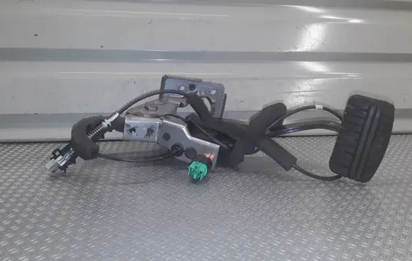 Mitsubishi Grandis Brake pedal 