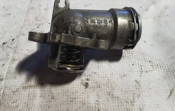 Thermostat/thermostat housing